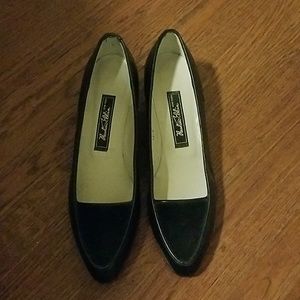 Vintage Newton Elkin Black leather pumps